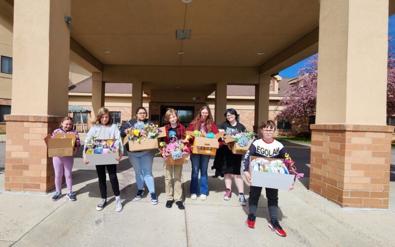 Riverbend students celebrates May Day
